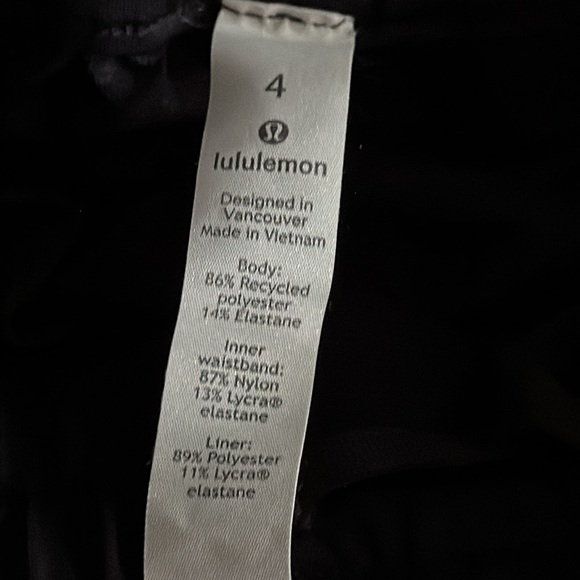 NWOT Lululemon Sz 4 black athletic shorts elastic waistband - Picture 3 of 6